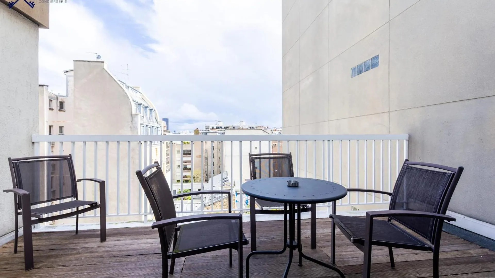 702 - Eiffel Tower Apartment Paris