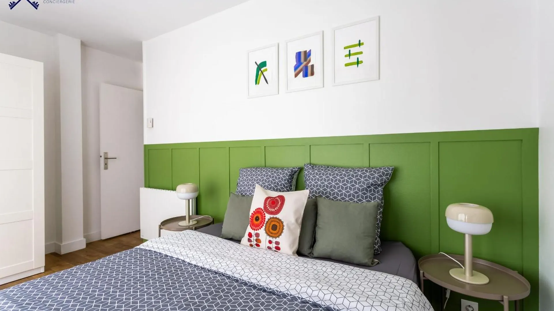 702 - Eiffel Tower Apartment *